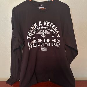 Men’s long sleeve knit shirt XL. Thank a veteran.